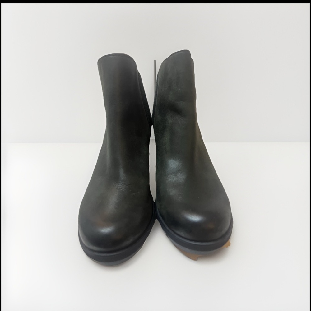 Sorel Waterproof Black Ankle wedge Boots for Women US6 Great Condition $200